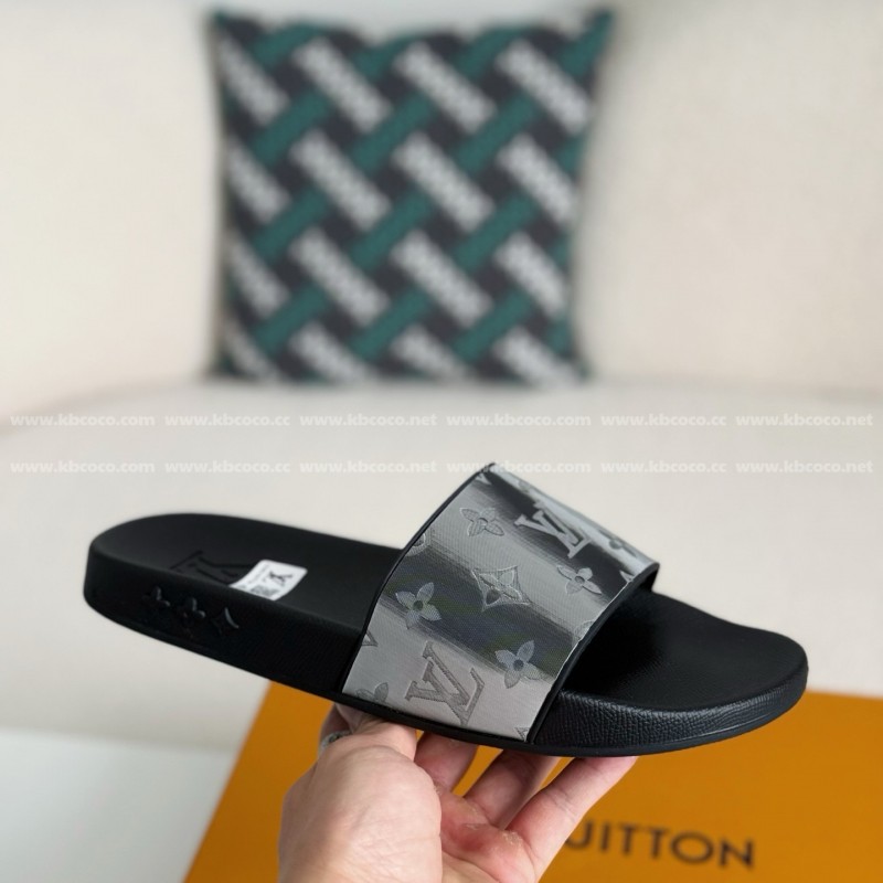 L0*is V*t0n SLIPPERS