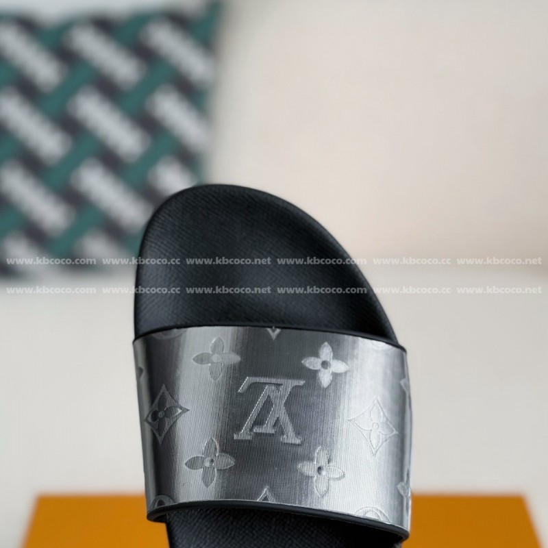 L0*is V*t0n SLIPPERS