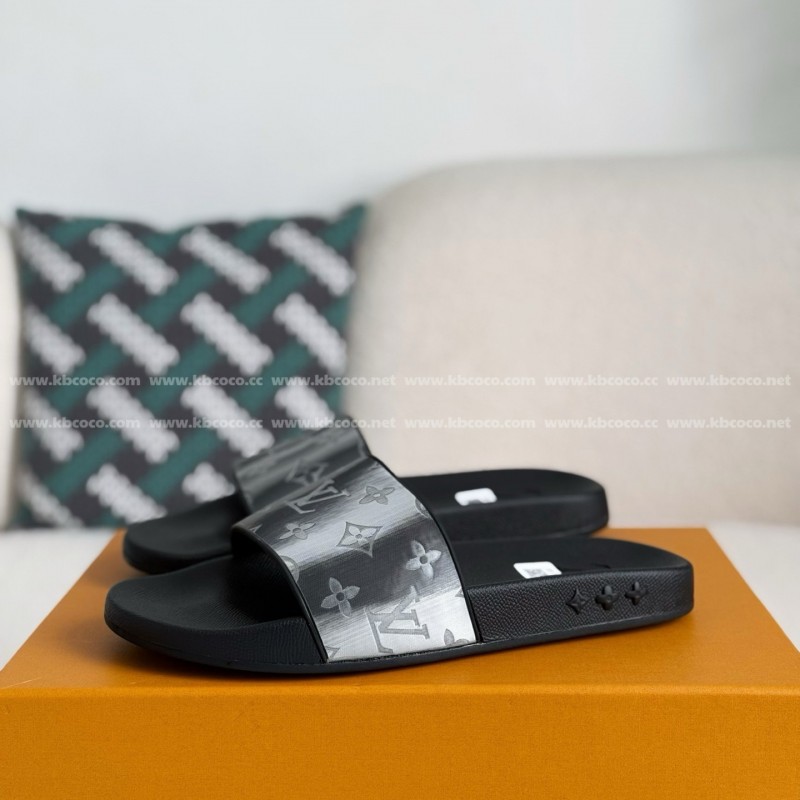 L0*is V*t0n SLIPPERS