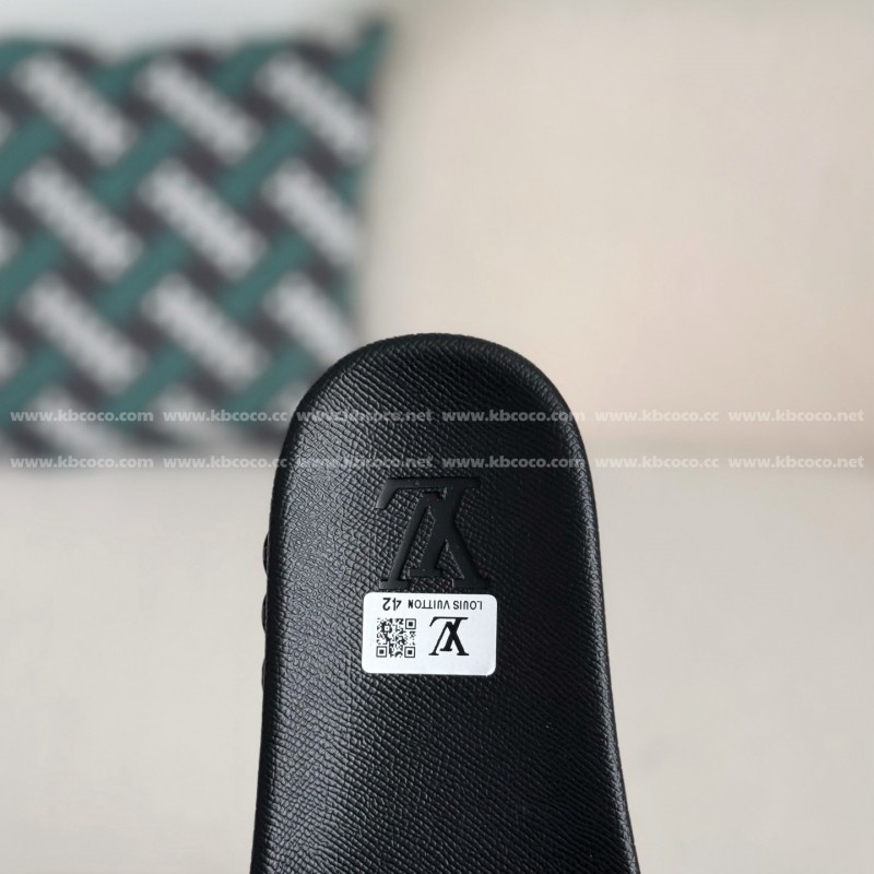 L0*is V*t0n SLIPPERS