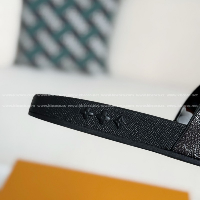 L0*is V*t0n SLIPPERS