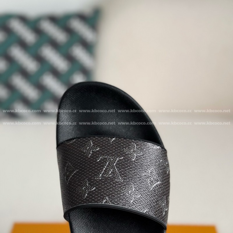 L0*is V*t0n SLIPPERS