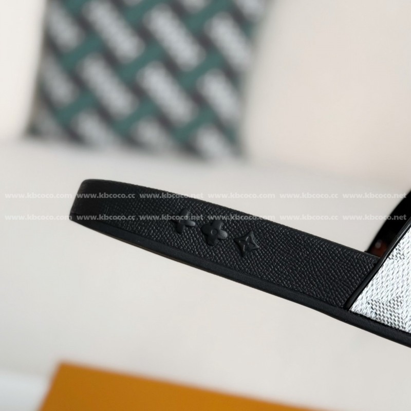 L0*is V*t0n SLIPPERS