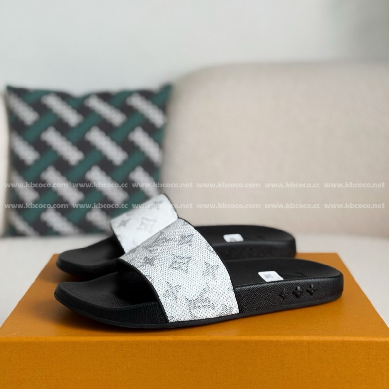 L0*is V*t0n SLIPPERS