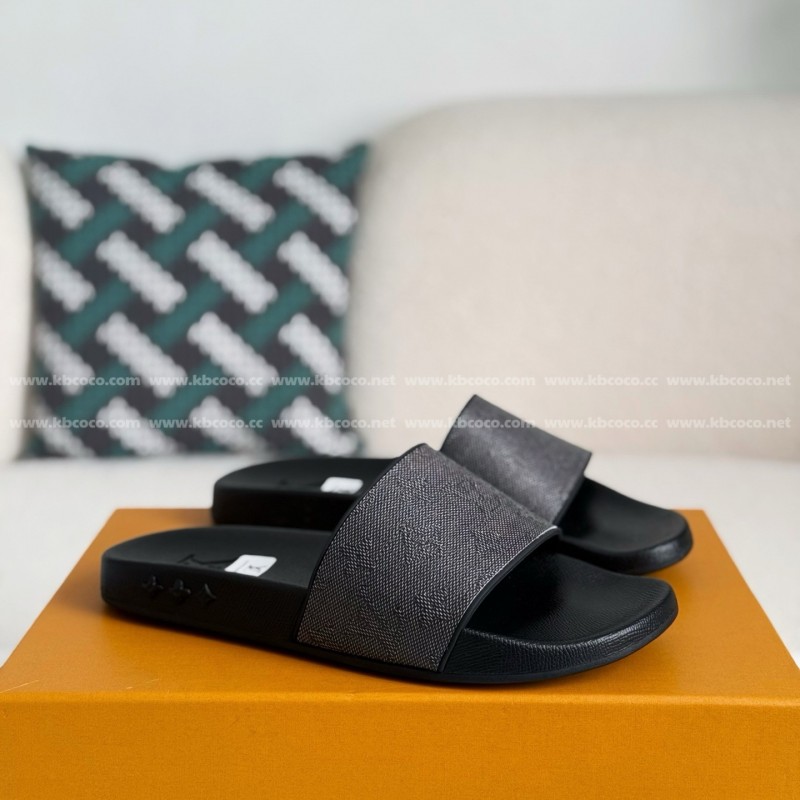 L0*is V*t0n SLIPPERS