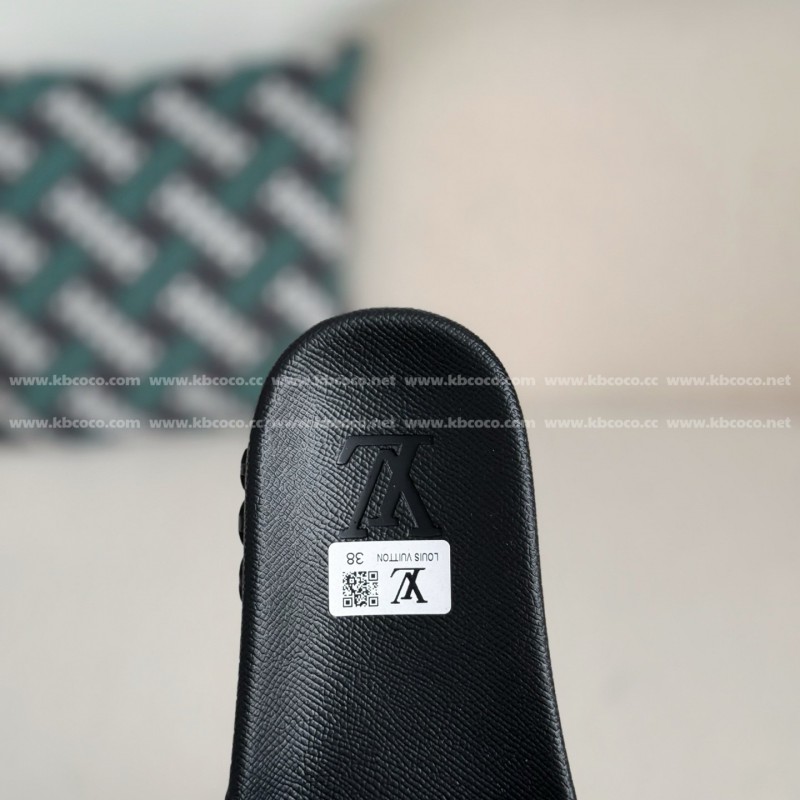 L0*is V*t0n SLIPPERS