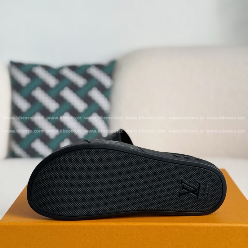 L0*is V*t0n SLIPPERS