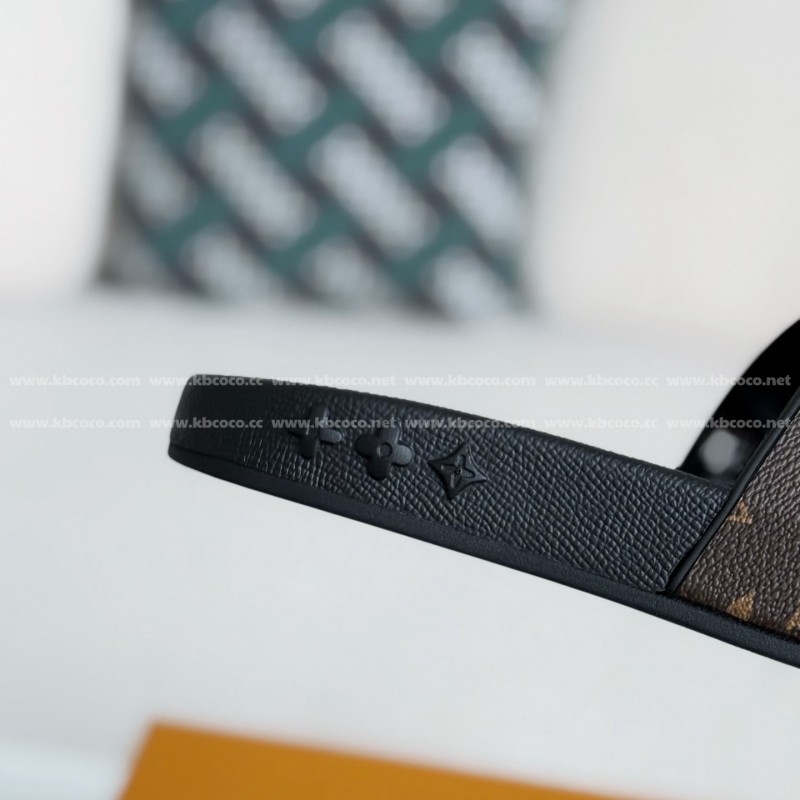 L0*is V*t0n SLIPPERS