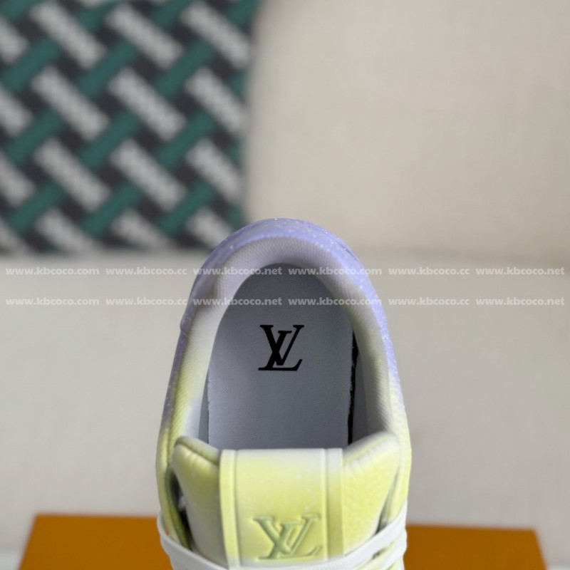 L0*is V*t0n TRAINER SNEAKERS