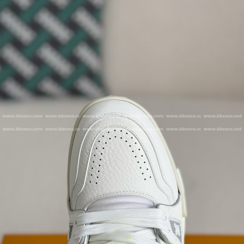 L0*is V*t0n TRAINER SNEAKERS