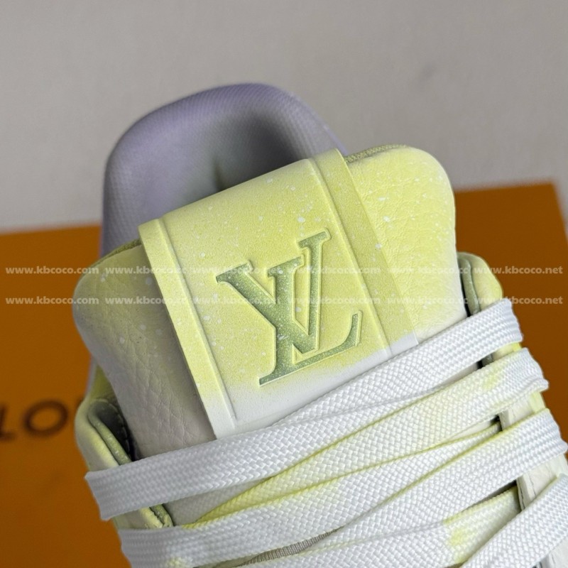 L0*is V*t0n TRAINER SNEAKERS