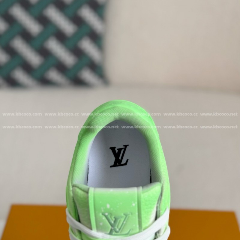L0*is V*t0n TRAINER SNEAKERS