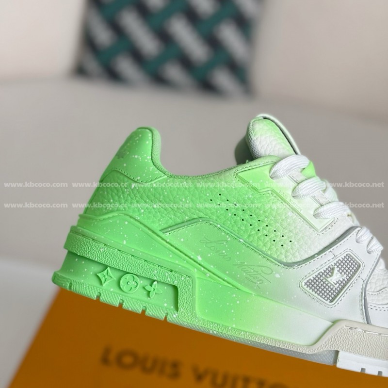 L0*is V*t0n TRAINER SNEAKERS