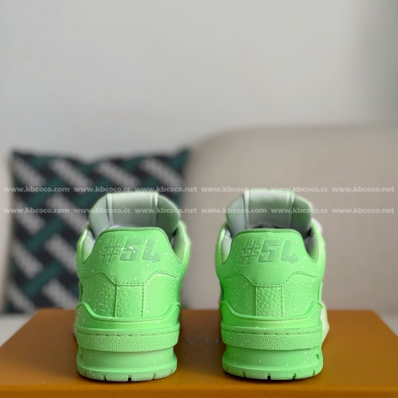 L0*is V*t0n TRAINER SNEAKERS