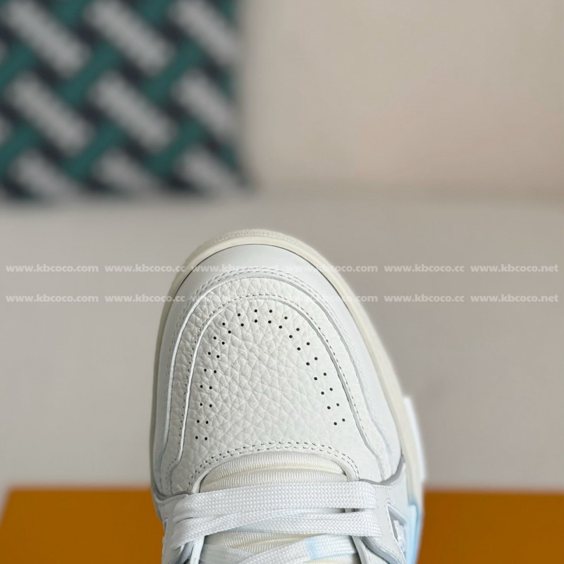 L0*is V*t0n TRAINER SNEAKERS