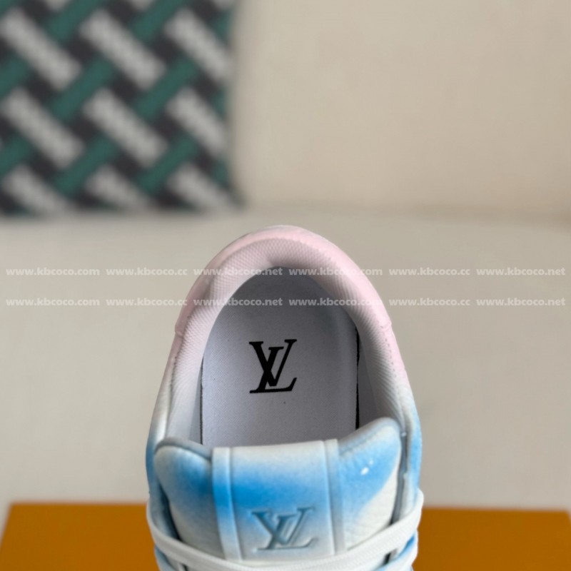 L0*is V*t0n TRAINER SNEAKERS