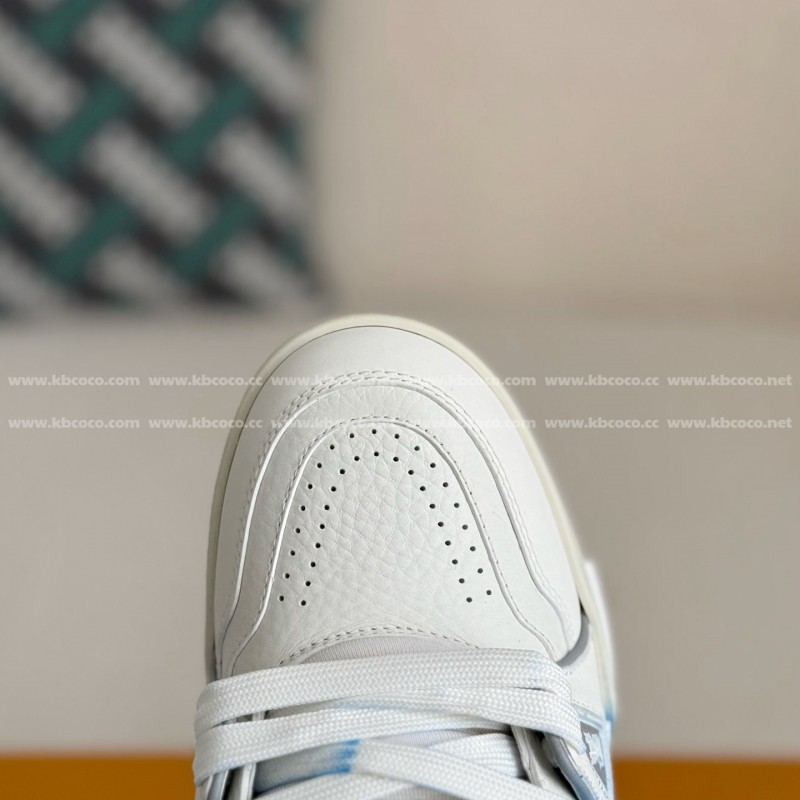 L0*is V*t0n TRAINER SNEAKERS