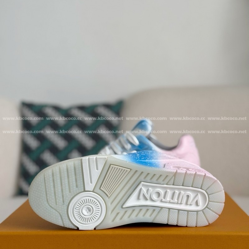 L0*is V*t0n TRAINER SNEAKERS