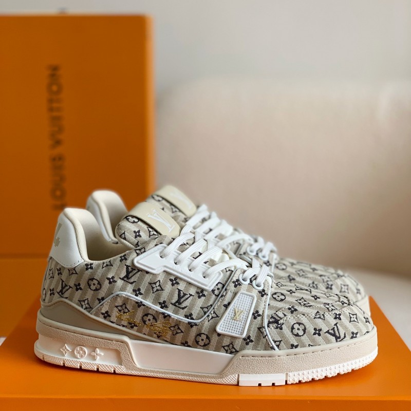 L0*is V*t0n TRAINER SNEAKERS