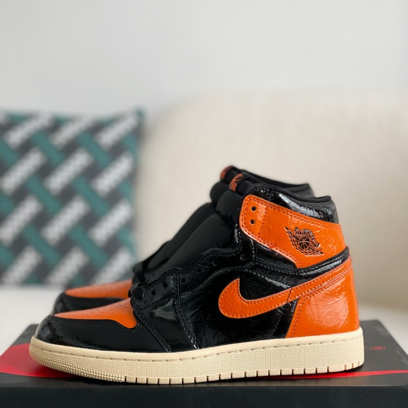 Air Jordan 1 Retro High OG Chicago Red