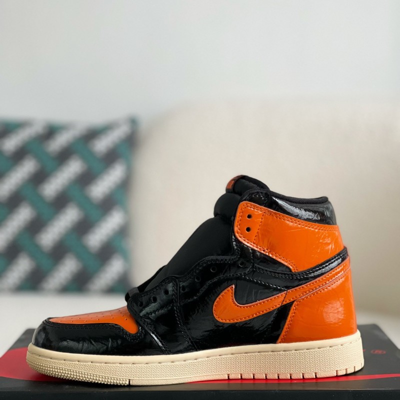 Air Jordan 1 Retro High OG Chicago Red