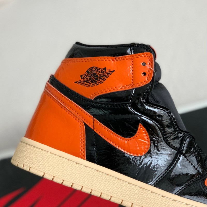 Air Jordan 1 Retro High OG Chicago Red