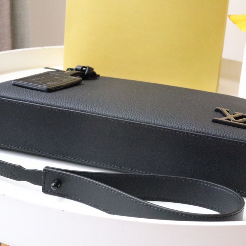 L0*is V*t0n logo calfskin protective case clutch 30*22*5cm