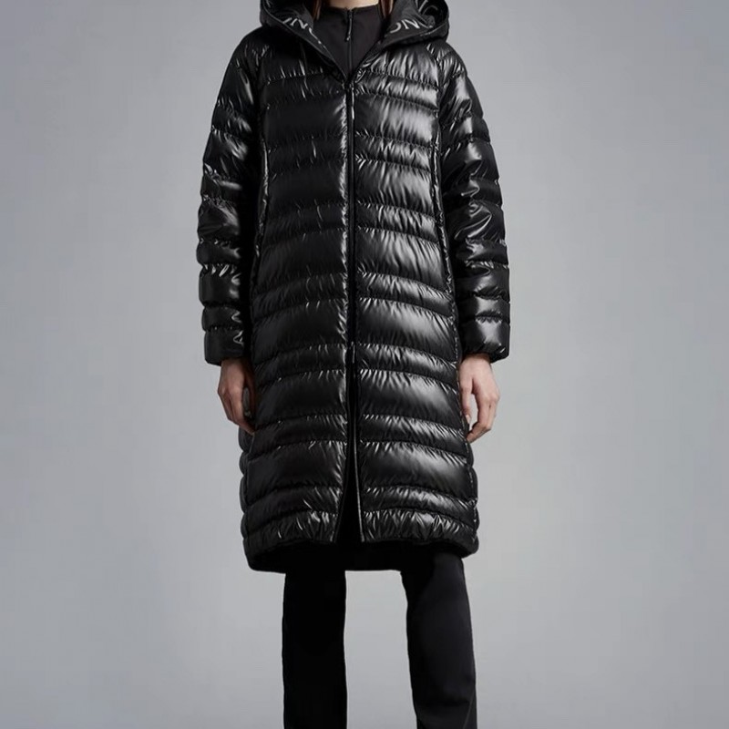 Moncler Solid color hooded zippered down long sleeves for woman