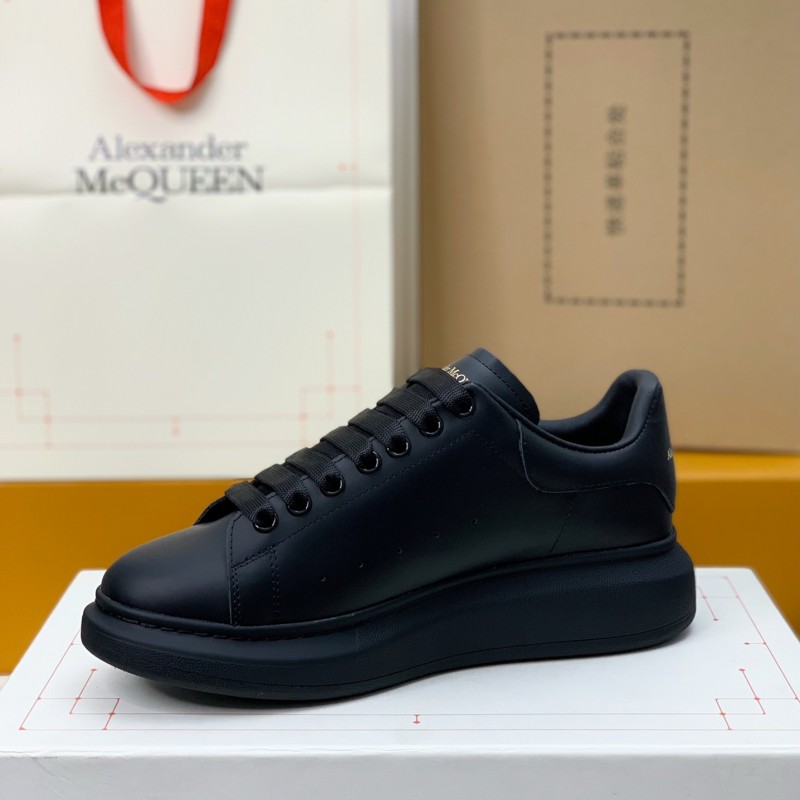 Ale*d*r M*Q*en versatile Sneakers