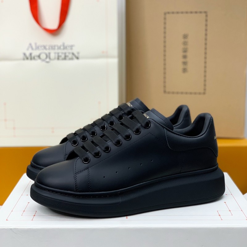 Ale*d*r M*Q*en versatile Sneakers