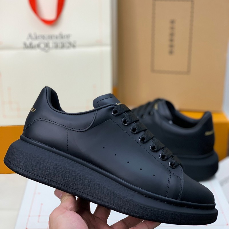 Ale*d*r M*Q*en versatile Sneakers