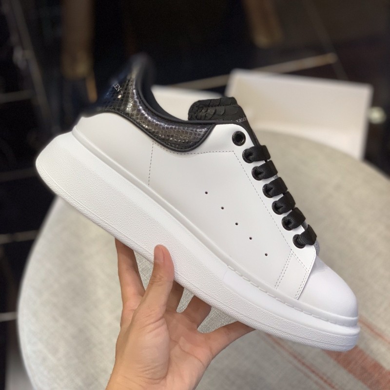 Ale*d*r M*Q*en MQ Black snake-grain patternTail Sneakers