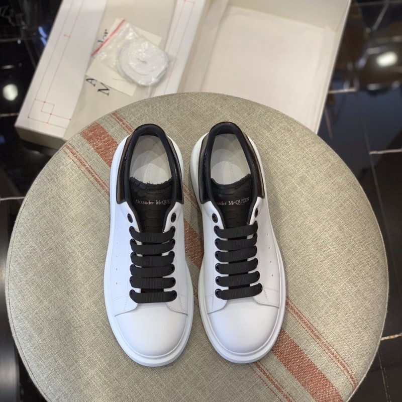 Ale*d*r M*Q*en MQ Black snake-grain patternTail Sneakers