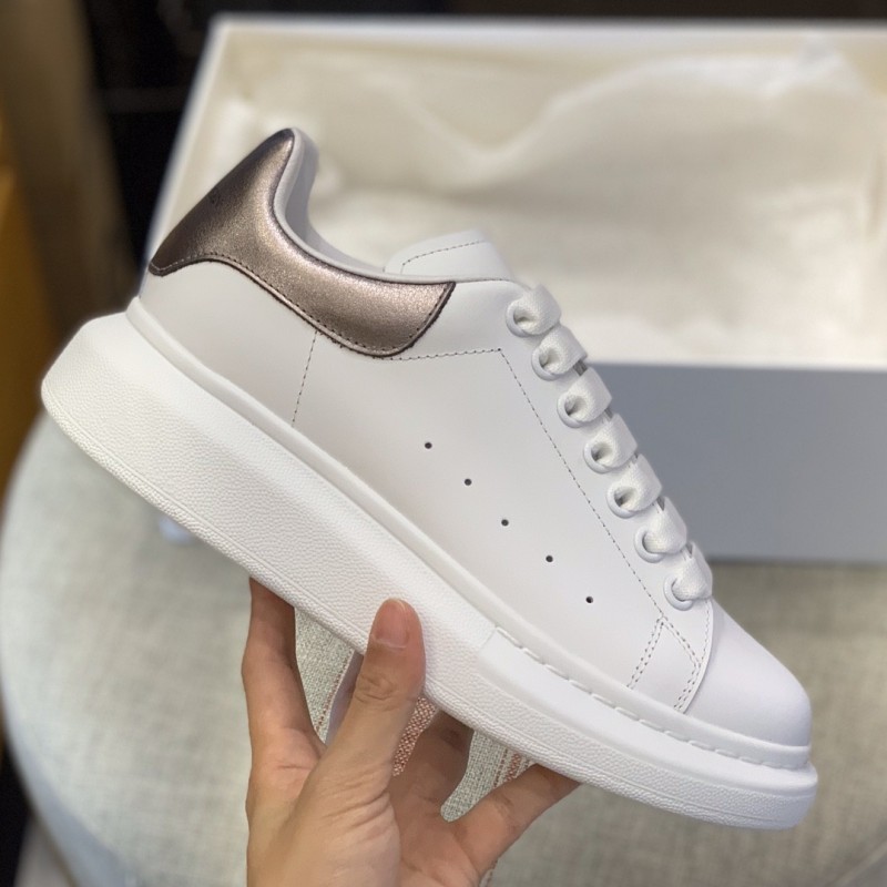 Ale*d*r M*Q*en MQ gun-black tail Sneakers