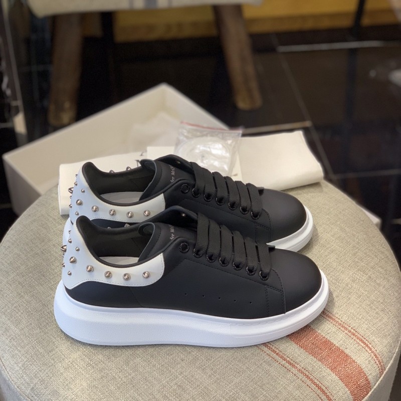 Ale*d*r M*Q*en MQ Black Point tail Sneakers