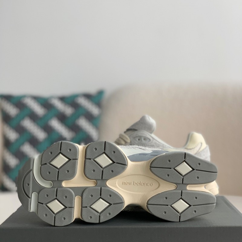New Balance 2022R Phantom 9060 Sneakers