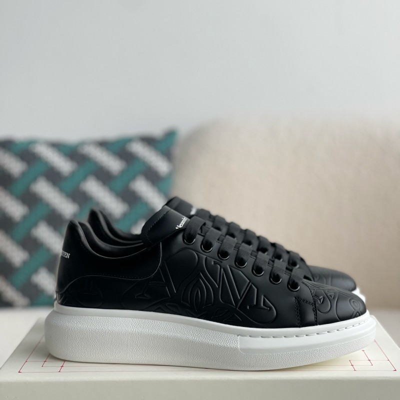 Ale*d*r M*Q*en versatile Sneakers