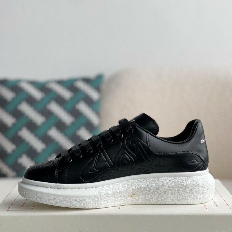 Ale*d*r M*Q*en versatile Sneakers