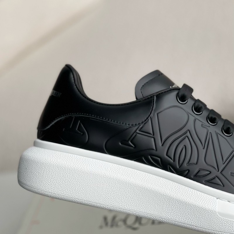 Ale*d*r M*Q*en versatile Sneakers