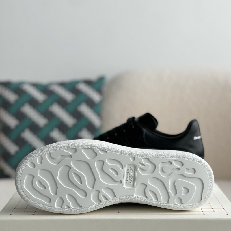 Ale*d*r M*Q*en versatile Sneakers