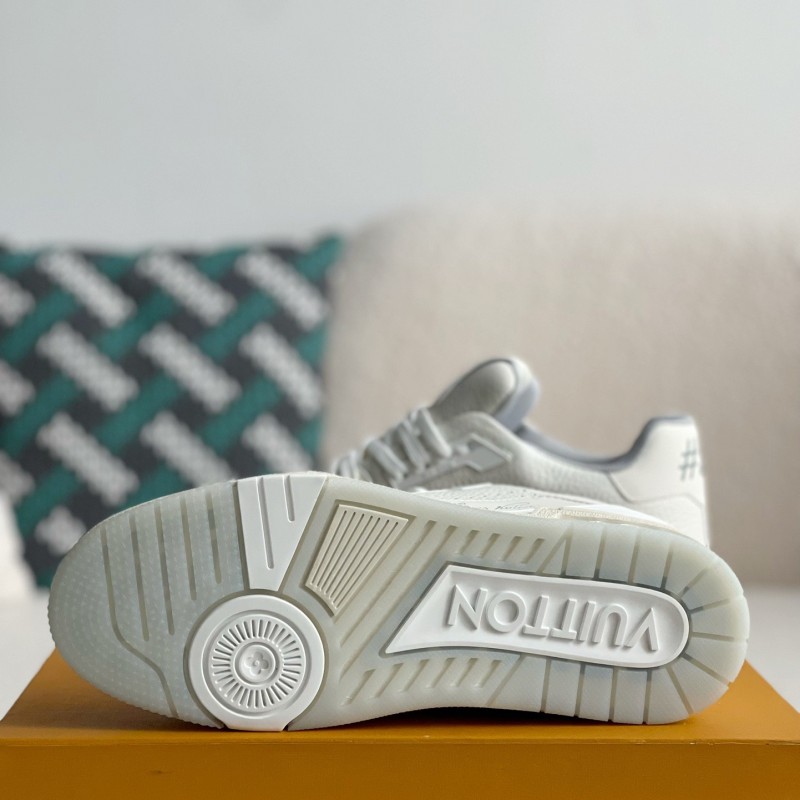 L0*is V*t0n TRAINER  Sneakers