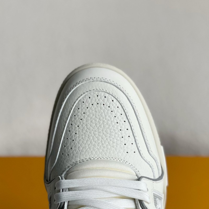 L0*is V*t0n TRAINER  Sneakers