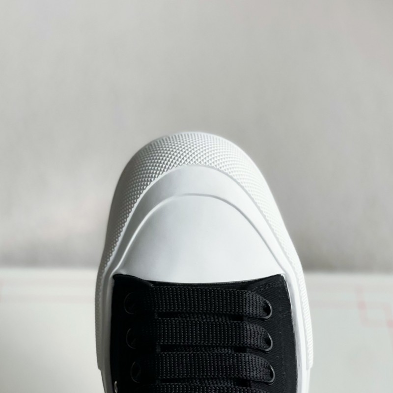 Ale*d*r M*Q*en versatile Sneakers