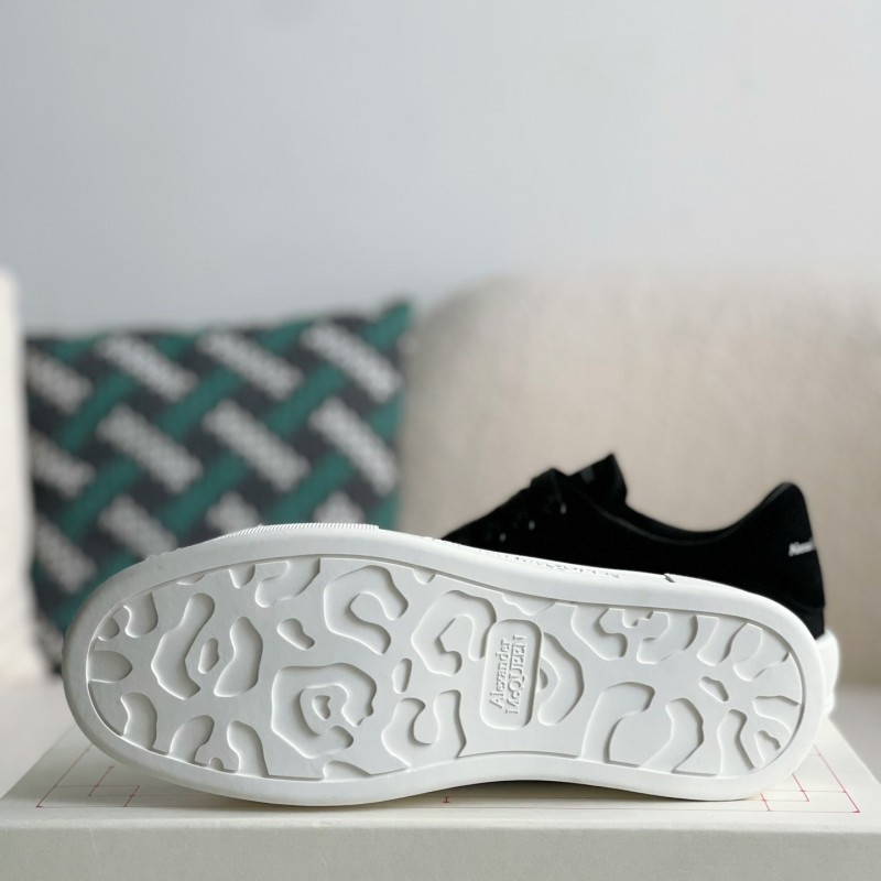 Ale*d*r M*Q*en versatile Sneakers