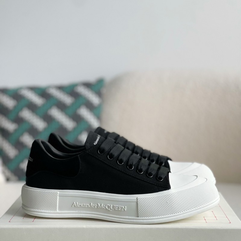 Ale*d*r M*Q*en versatile Sneakers