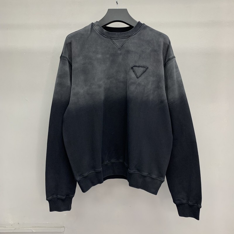 Ba*len*cia*ga embroidered sweatshirt