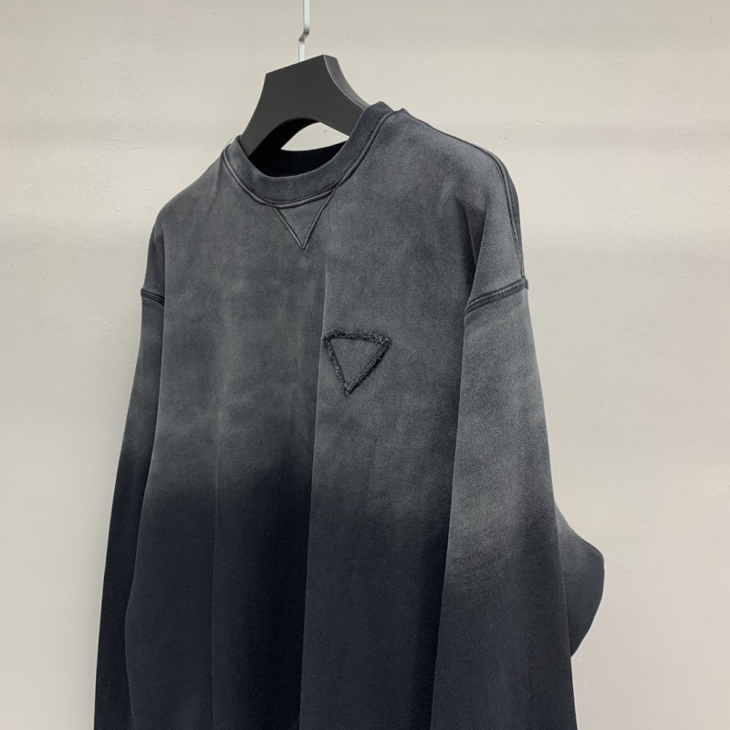 Ba*len*cia*ga embroidered sweatshirt