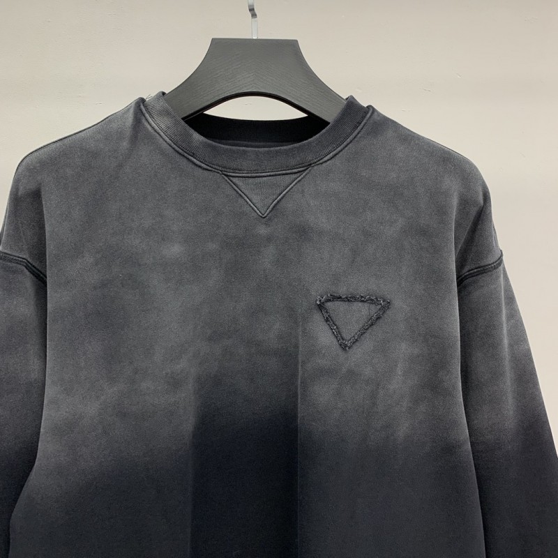 Ba*len*cia*ga embroidered sweatshirt