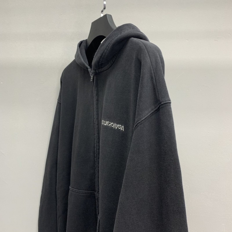 Ba*len*cia*ga embroidered sweatshirt