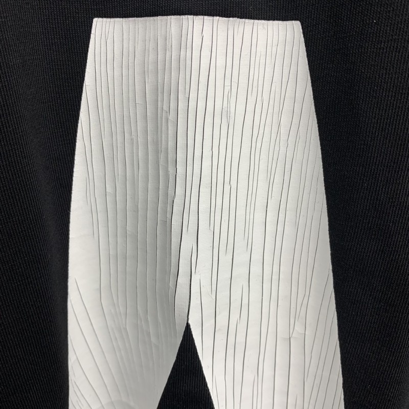 Ba*len*cia*ga inverted V T-shirt